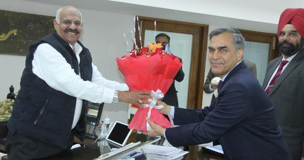 Chairman Sir Welcoming Hon'ble Governer of Punjab & UT Chandigarh Shri V.P.Singh Badnore Ji